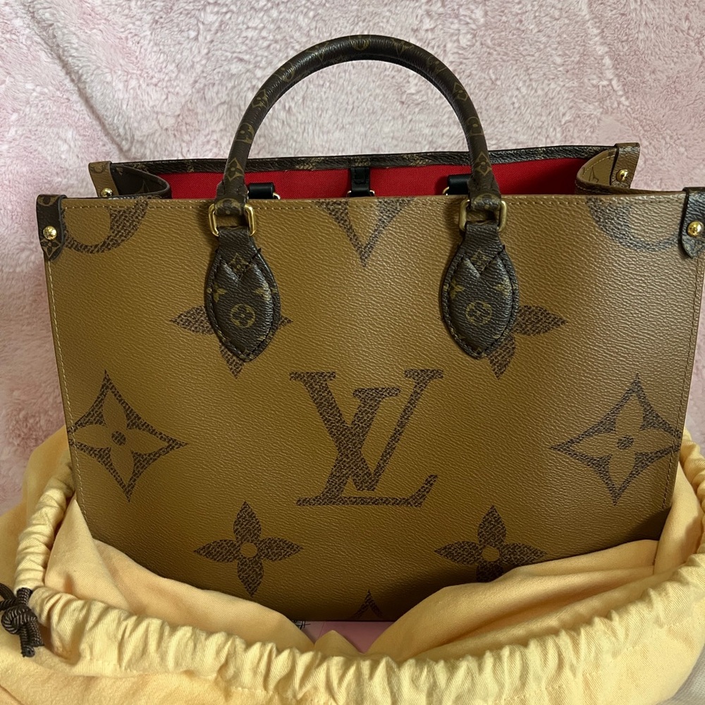 Louis Vuitton On The Go MM Reverse Monogram Tote - Picture 16 of 16